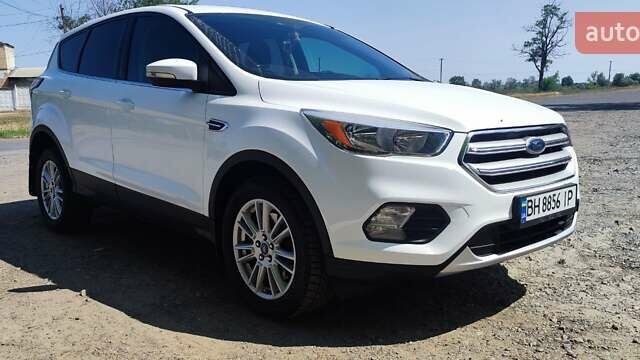 Белый Форд Куга, объемом двигателя 2 л и пробегом 178 тыс. км за 17000 $, фото 1 на Automoto.ua