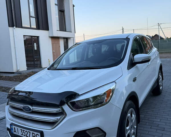 Белый Форд Куга, объемом двигателя 2 л и пробегом 165 тыс. км за 14799 $, фото 1 на Automoto.ua