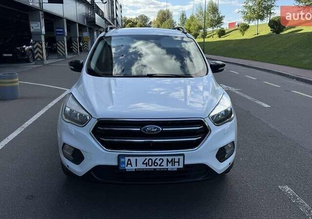 Белый Форд Куга, объемом двигателя 2 л и пробегом 139 тыс. км за 15500 $, фото 1 на Automoto.ua