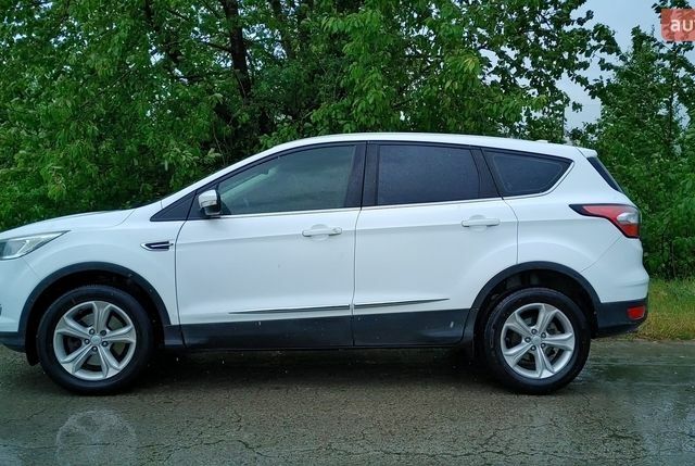 Белый Форд Куга, объемом двигателя 2 л и пробегом 172 тыс. км за 14700 $, фото 1 на Automoto.ua