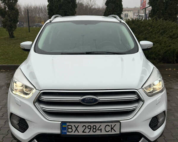 Білий Форд Куга, об'ємом двигуна 2 л та пробігом 174 тис. км за 15000 $, фото 1 на Automoto.ua
