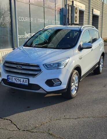 Білий Форд Куга, об'ємом двигуна 1.5 л та пробігом 112 тис. км за 14700 $, фото 1 на Automoto.ua