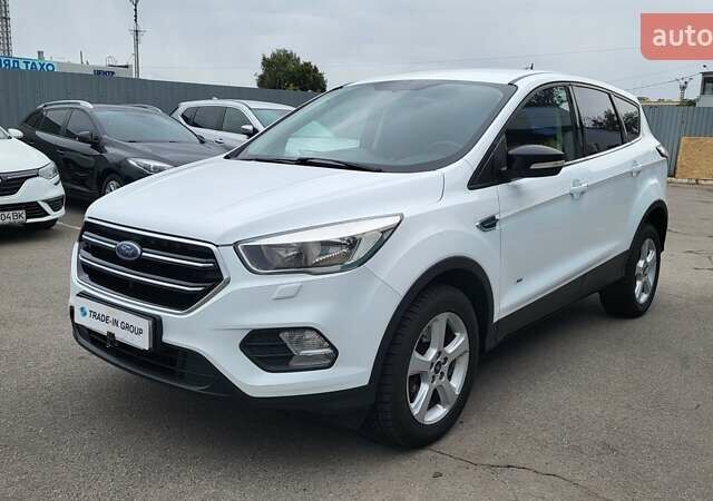 Белый Форд Куга, объемом двигателя 2 л и пробегом 201 тыс. км за 15500 $, фото 1 на Automoto.ua