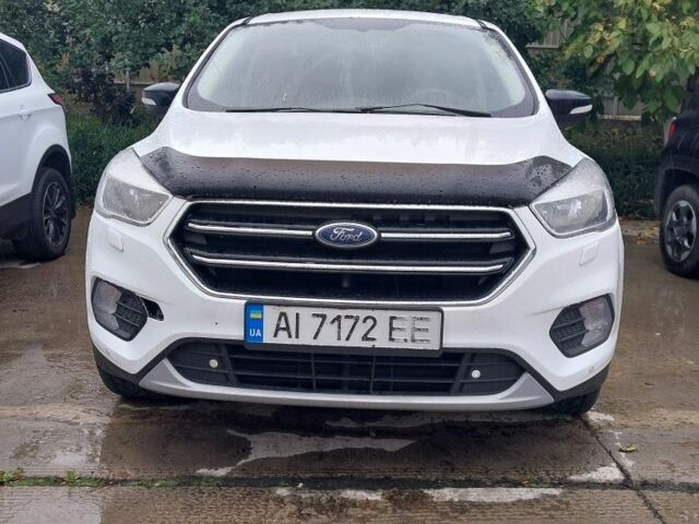 Белый Форд Куга, объемом двигателя 2 л и пробегом 254 тыс. км за 13200 $, фото 1 на Automoto.ua