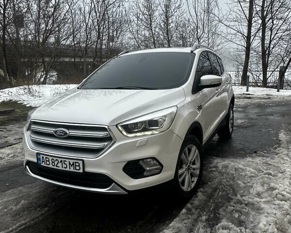 Белый Форд Куга, объемом двигателя 2 л и пробегом 97 тыс. км за 17000 $, фото 1 на Automoto.ua