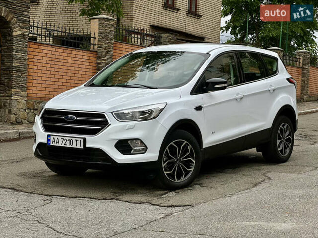 Белый Форд Куга, объемом двигателя 2 л и пробегом 123 тыс. км за 16500 $, фото 1 на Automoto.ua