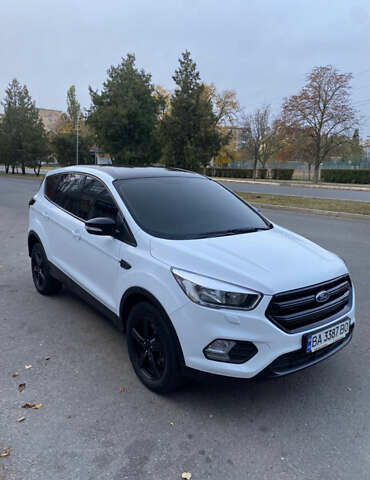 Белый Форд Куга, объемом двигателя 2 л и пробегом 83 тыс. км за 20000 $, фото 1 на Automoto.ua