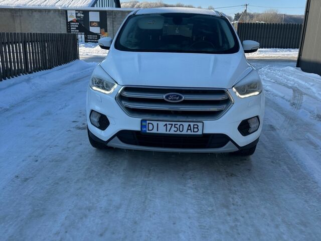 Белый Форд Куга, объемом двигателя 2 л и пробегом 228 тыс. км за 15700 $, фото 1 на Automoto.ua
