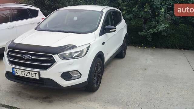 Форд Куга 2017 в Киеве на Automoto.ua Белый Форд Куга, объемом двигателя 2 л и пробегом 201 тыс. км за 15800 $, фото 1 на Automoto.ua