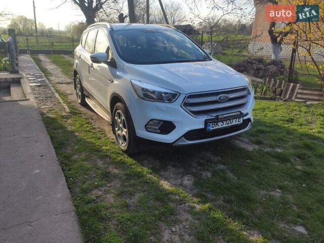 Білий Форд Куга, об'ємом двигуна 1.5 л та пробігом 59 тис. км за 15400 $, фото 1 на Automoto.ua