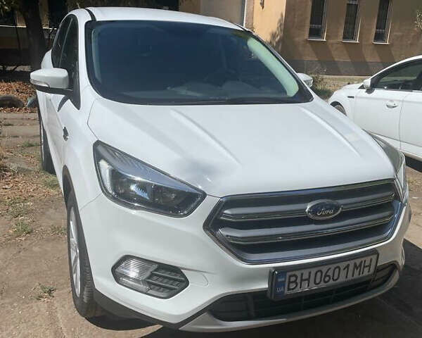 Белый Форд Куга, объемом двигателя 1.5 л и пробегом 55 тыс. км за 17900 $, фото 1 на Automoto.ua