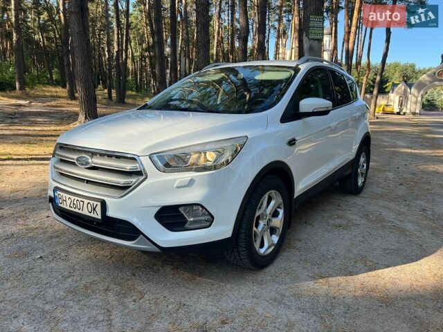 Білий Форд Куга, об'ємом двигуна 1.5 л та пробігом 121 тис. км за 13900 $, фото 1 на Automoto.ua