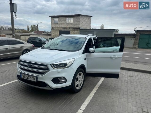 Білий Форд Куга, об'ємом двигуна 1.5 л та пробігом 119 тис. км за 14900 $, фото 1 на Automoto.ua