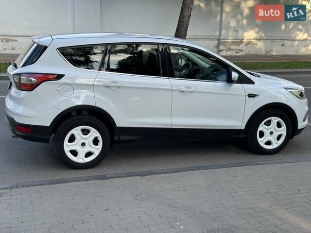 Білий Форд Куга, об'ємом двигуна 1.5 л та пробігом 116 тис. км за 17000 $, фото 1 на Automoto.ua