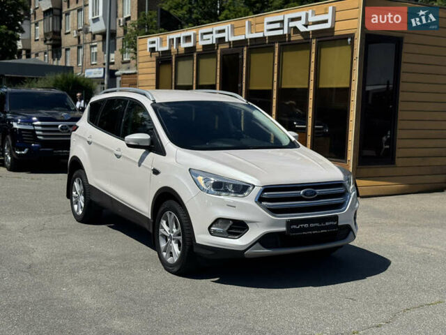 Белый Форд Куга, объемом двигателя 2 л и пробегом 104 тыс. км за 22990 $, фото 1 на Automoto.ua