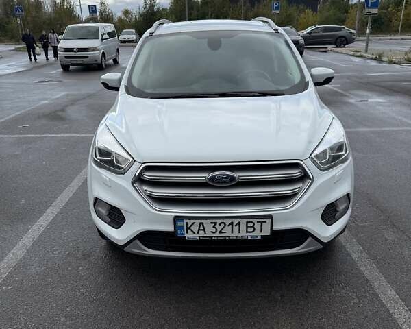 Белый Форд Куга, объемом двигателя 1.5 л и пробегом 187 тыс. км за 16800 $, фото 1 на Automoto.ua