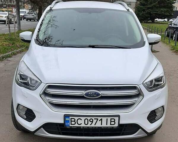 Белый Форд Куга, объемом двигателя 1.5 л и пробегом 35 тыс. км за 19500 $, фото 1 на Automoto.ua