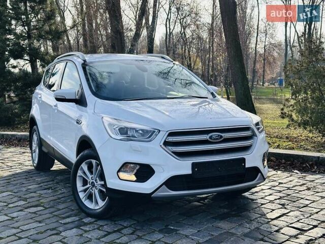 Білий Форд Куга, об'ємом двигуна 2 л та пробігом 140 тис. км за 18500 $, фото 1 на Automoto.ua