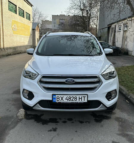 Белый Форд Куга, объемом двигателя 1.5 л и пробегом 102 тыс. км за 19500 $, фото 1 на Automoto.ua