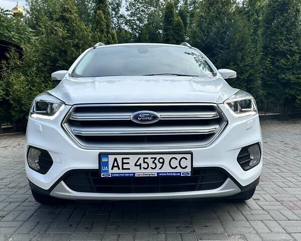 Белый Форд Куга, объемом двигателя 1.5 л и пробегом 49 тыс. км за 18900 $, фото 1 на Automoto.ua