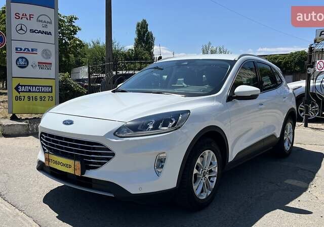 Белый Форд Куга, объемом двигателя 1.5 л и пробегом 86 тыс. км за 22500 $, фото 1 на Automoto.ua
