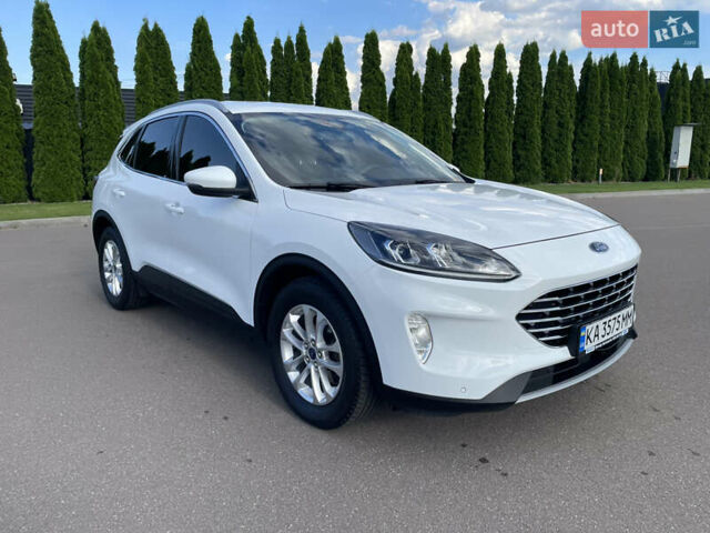 Белый Форд Куга, объемом двигателя 2 л и пробегом 85 тыс. км за 24000 $, фото 1 на Automoto.ua