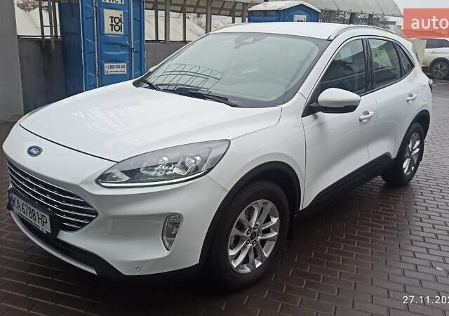 Білий Форд Куга, об'ємом двигуна 1.5 л та пробігом 60 тис. км за 24500 $, фото 1 на Automoto.ua