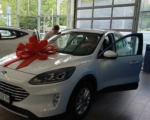 Білий Форд Куга, об'ємом двигуна 1.5 л та пробігом 5 тис. км за 29500 $, фото 1 на Automoto.ua