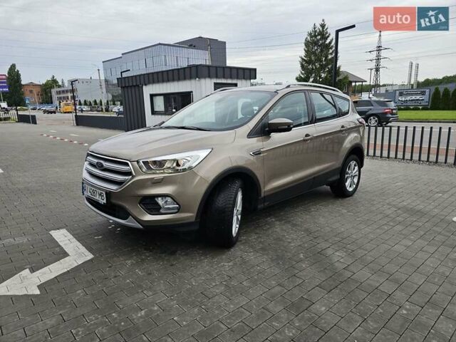 Бежевий Форд Куга, об'ємом двигуна 1.5 л та пробігом 142 тис. км за 18200 $, фото 1 на Automoto.ua