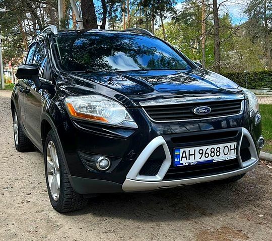 Форд Куга 2010 в Киеве на Automoto.ua Черный Форд Куга, объемом двигателя 2 л и пробегом 204 тыс. км за 10300 $, фото 1 на Automoto.ua