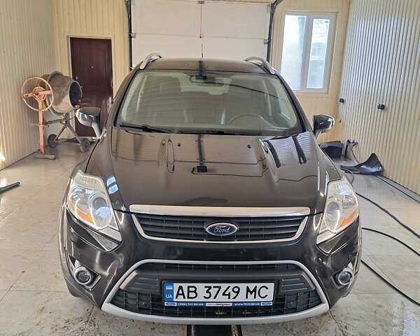 Черный Форд Куга, объемом двигателя 2 л и пробегом 215 тыс. км за 10799 $, фото 1 на Automoto.ua