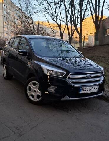 Черный Форд Куга, объемом двигателя 1.5 л и пробегом 77 тыс. км за 14999 $, фото 1 на Automoto.ua