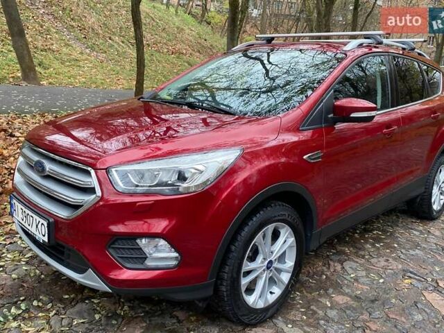 Красный Форд Куга, объемом двигателя 2 л и пробегом 115 тыс. км за 18500 $, фото 1 на Automoto.ua