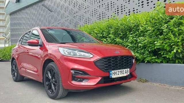 Червоний Форд Куга, об'ємом двигуна 2 л та пробігом 48 тис. км за 29555 $, фото 1 на Automoto.ua