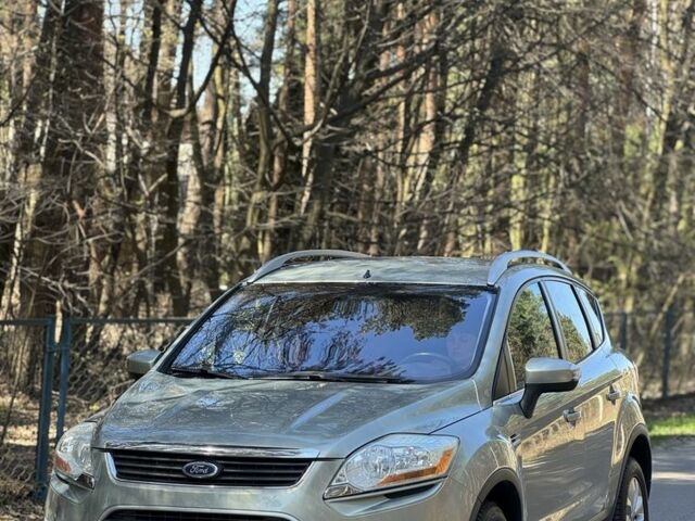 Серый Форд Куга, объемом двигателя 2 л и пробегом 270 тыс. км за 9200 $, фото 1 на Automoto.ua