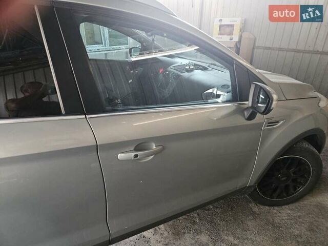 Серый Форд Куга, объемом двигателя 2 л и пробегом 256 тыс. км за 8700 $, фото 1 на Automoto.ua