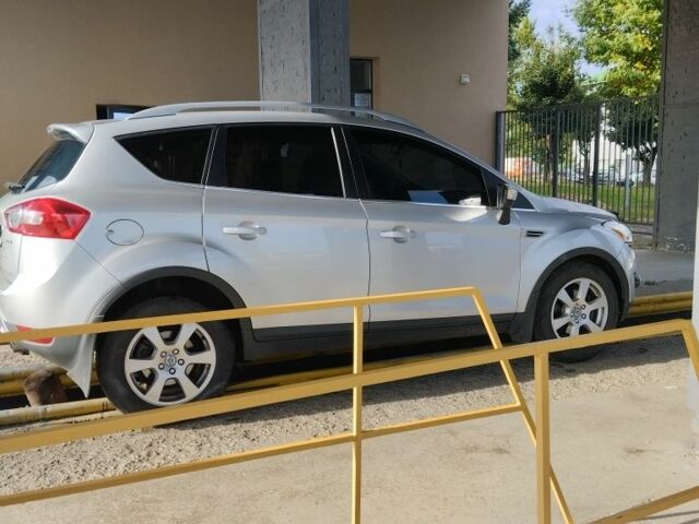 Серый Форд Куга, объемом двигателя 2 л и пробегом 273 тыс. км за 9900 $, фото 1 на Automoto.ua