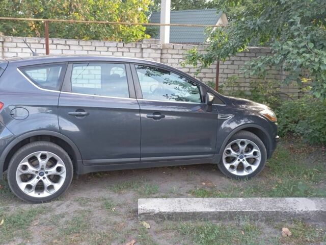 Серый Форд Куга, объемом двигателя 2 л и пробегом 200 тыс. км за 10000 $, фото 1 на Automoto.ua