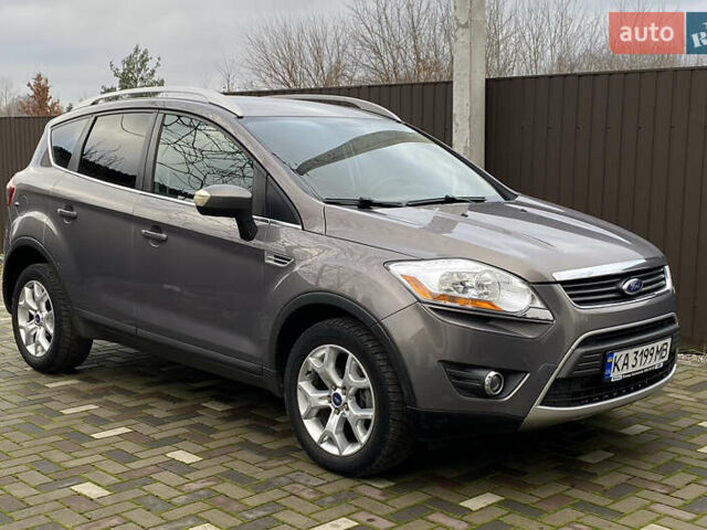 Сірий Форд Куга, об'ємом двигуна 2 л та пробігом 210 тис. км за 12100 $, фото 1 на Automoto.ua