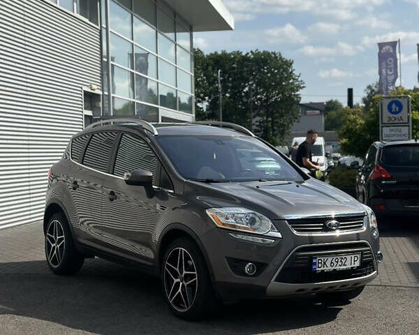 Серый Форд Куга, объемом двигателя 2 л и пробегом 145 тыс. км за 12500 $, фото 1 на Automoto.ua