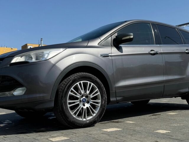 Серый Форд Куга, объемом двигателя 2 л и пробегом 278 тыс. км за 11900 $, фото 1 на Automoto.ua