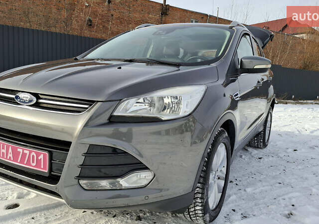 Сірий Форд Куга, об'ємом двигуна 2 л та пробігом 240 тис. км за 13500 $, фото 1 на Automoto.ua