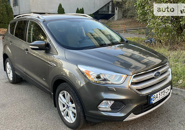 Серый Форд Куга, объемом двигателя 2 л и пробегом 161 тыс. км за 17500 $, фото 1 на Automoto.ua