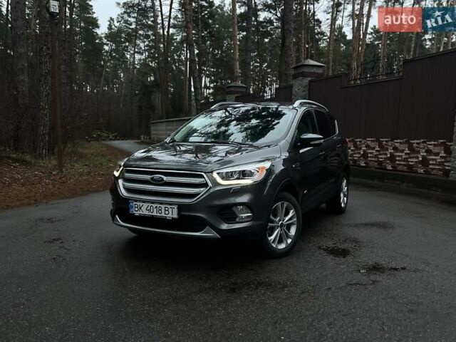 Сірий Форд Куга, об'ємом двигуна 2 л та пробігом 199 тис. км за 16300 $, фото 1 на Automoto.ua