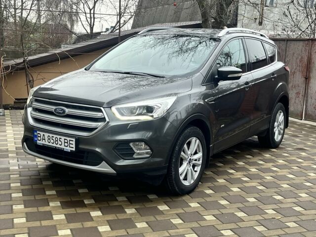 Серый Форд Куга, объемом двигателя 2 л и пробегом 144 тыс. км за 17700 $, фото 1 на Automoto.ua