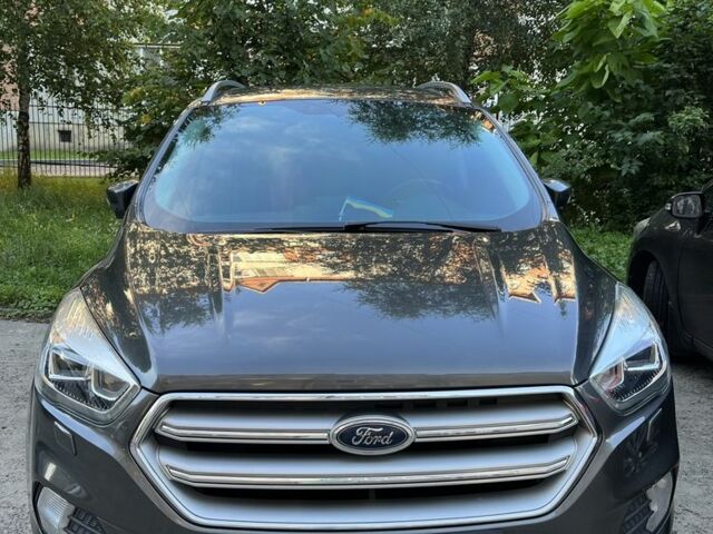 Форд Куга 2017 в Ирпене на Automoto.ua Серый Форд Куга, объемом двигателя 2 л и пробегом 148 тыс. км за 17750 $, фото 1 на Automoto.ua