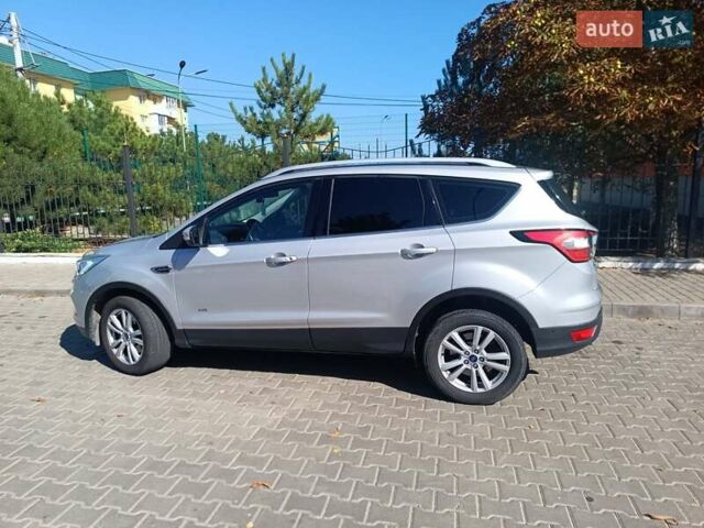 Серый Форд Куга, объемом двигателя 2 л и пробегом 147 тыс. км за 17900 $, фото 1 на Automoto.ua