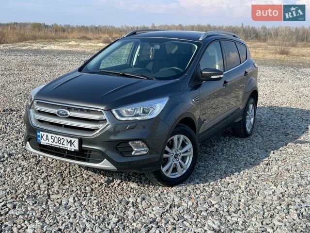 Серый Форд Куга, объемом двигателя 2 л и пробегом 119 тыс. км за 15800 $, фото 1 на Automoto.ua