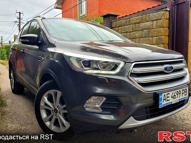 Серый Форд Куга, объемом двигателя 1.5 л и пробегом 30 тыс. км за 21500 $, фото 1 на Automoto.ua