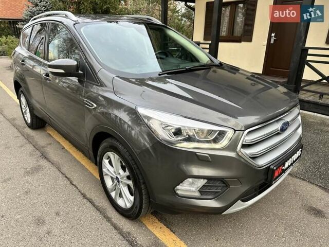 Серый Форд Куга, объемом двигателя 2 л и пробегом 226 тыс. км за 17500 $, фото 1 на Automoto.ua